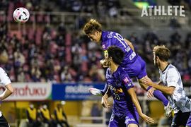サンフレ佐々木翔が魂の豪快ヘッド。「城福監督に良い報告ができる。それが一番」