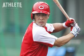 「まだまだ10歳年下の選手に負けていられない」。苦しむカープの実力者・安部友裕の今。