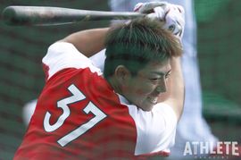 【カープ背番号の系譜】球団初の偉業を成し遂げた名将の影響が色濃く残る“3拍子”揃った選手の象徴＜2021編集部セレクション＞<br />