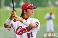 <div class="caption">1年目の鈴木誠也選手。プロ野球の世界の壁の高さを感じ、悩みながらも着実に力をつけていった。</div>