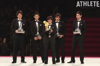 <div class="caption">2012年シーズン、佐藤寿人は、22得点をあげて自身初の得点王を獲得。他にもMVP、優勝選手賞、フェアプレー個人賞も獲得し、史上初の4冠に輝いた。</div>