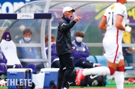 育成型のサンフレッチェにフィットするか。ミヒャエル・スキッベ新監督にかかる期待《吉田安孝の紫風堂々》
