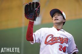 即戦力ルーキー投手たちが切り開くプロでの道。黒原、松本が一軍の舞台で活躍するカギは。【大野豊が語るカープ投手陣】<br />