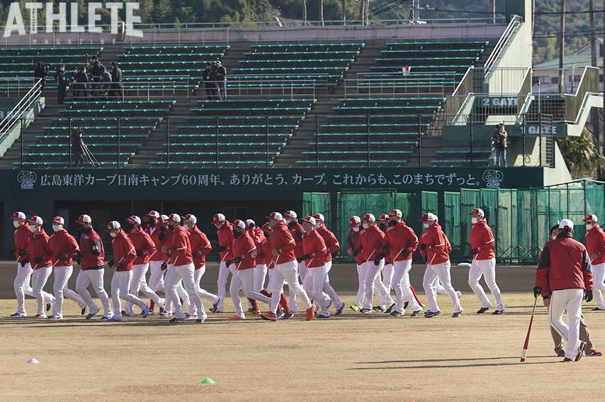 カープならではの物語がここにある。日南・天福球場で行われるキャンプの魅力とは何か？<br />