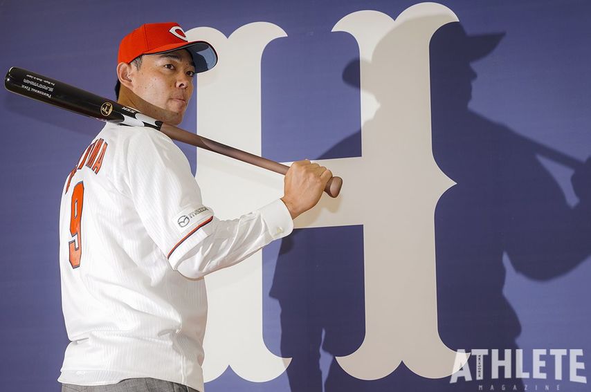 「ボロボロになっても2000本打ってくれ」日米通算1476安打の記録を持つ秋山翔吾が入団会見。背番号は「9」<br />