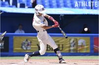 <div class="caption">決勝進出を決めた武蔵府中。適時打で勝利を引き寄せた竹野遼</div>