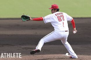 西川龍馬実使用　エルボーガード カープ時代 緑フレーム 08/99】NPB ベースボールカード 36 西川龍馬 広島