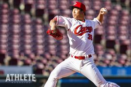 「僕の長所は直球で空振りが取れるところ」。原点に立ち返ることでカープ塹江敦哉がプロ2勝目をマーク