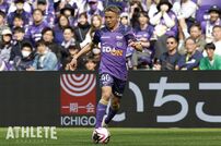 <div class="caption">J 1発出場の試合では、出場時間はわずかながら巧みなドリブルを披露しスタンドを沸かせた。</div>