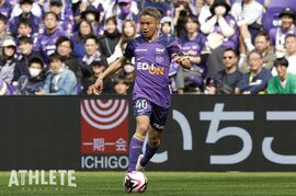 超絶技巧でEピースを沸かせた新戦力！丹羽大輝、川辺駿らが受け継いだ『40』を今季背負うのは、水戸から復帰のMF