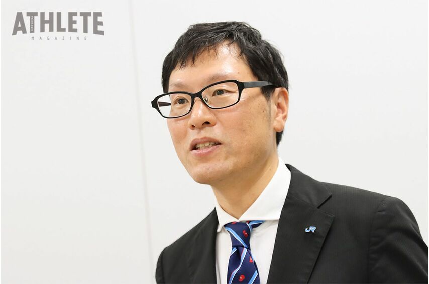 <div class="caption">新幹線を通じて、現在の立場からカープの勝利に貢献させていただきますと語る松田大祐氏</div>