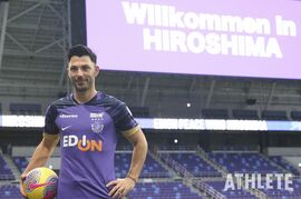 【J1広島】「自分の力を100％出し、必ずタイトルを獲得したい」メルボルン・シティFCから完全移籍のMFアルスランが加入会見