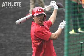 交流戦を戦うチームに朗報。カープの長野久義、九里亜蓮の隔離期間が終了。感染が判明した9選手全員が活動再開へ