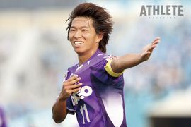 「もう二度と悲しい思いをさせない」J1返り咲きの原動力となったストライカー【佐藤寿人、サンフレッチェ広島での軌跡#4】