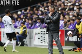 「うまくいかなかったことは端的に、『どう変えていくのか』を具体的に」広島・スキッベ監督がハーフタイムに伝えていること