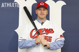 あの助っ人選手の衝撃デビューを覚えてる!? 懐かしカープ助っ人入団会見・野手編