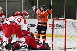 H.C.栃木日光アイスバックス34本のシュートを放つもあと一歩及ばず黒星を喫する