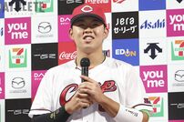 <div class="caption">開幕戦は１番・センターで出場した平川。同点タイムリーを放ち、試合後はお立ち台にも上がった</div>