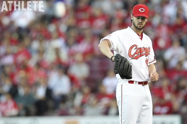 その名は『K 元広島東洋カープクリス•ジョンソン投手実使用バッティンググローブ※希少 .J』。カープ最強助っ人左腕・K.ジョンソンから、３年目の