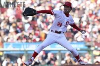 <div class="caption">『カープレジェンドゲーム2025』で登板した大野氏。現役時代と変わらぬフォームでファンを盛り上げた</div>