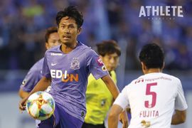湘南戦から攻撃にシフトチェンジ、柴崎晃誠はつなぐサッカーで再浮上を狙う