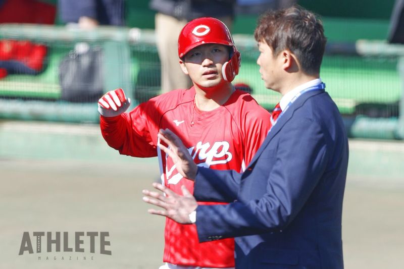 新井貴浩 特別メッセージ Vol 3 誠也には3割 30本 100打点を期待したい Carp 編集部コラム 広島アスリートマガジン