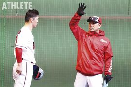 カープ・石井弘寿コーチが重視する『選手と同じ目線に立つ』コミュニケーション