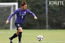 【佐藤寿人・エースの証言】第2回：青山敏弘「最も多くを要求したベストパートナー」（前編）<br />