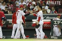 <div class="caption">前回勝利投手となった2024年８月14日・DeNA戦。試合は菊池涼介の逆転サヨナラ３ランで劇的勝利をおさめた</div>