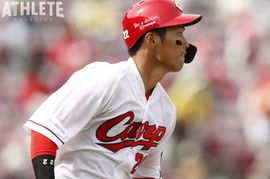 中村奨成が振り返るフェンス直撃打。2球で2ストライク。粘りを引き出した選手会長の言葉【SELECT INTERVIEW】<br />