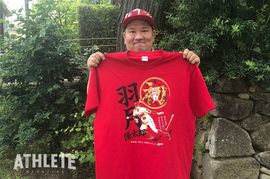 我善導の“週刊”カープTシャツコレクション～15枚目～<br />「初尽くしの１試合！カープファンみんなの息子 羽月隆太郎の1枚」