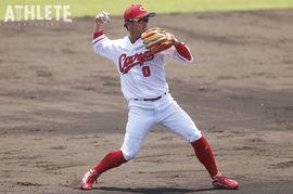 今季初安打で連敗ストップに貢献。上本崇司の献身的な姿勢がチームを鼓舞する<br />