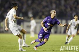 サンフレッチェ広島FW・ピエロスが左大腿部負傷で一時帰国。再来日は未定