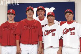 【新井貴浩監督の“全力”所信表明】「引き受けていただいて素直にうれしい。チームにとってプラスでしかない」黒田博樹氏との共闘に、カープファンの期待も高まる2023年<br />