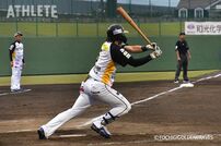 <div class="caption">初回にホームランを放った、栃木ゴールデンブレーブス鈴木智也選手</div>