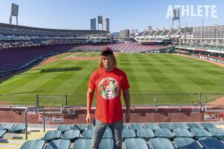 マツダスタジアムを占拠 聖地 で写真撮影を敢行 内藤哲也の制御不能なカープ愛 1 Carp 連載 広島アスリートマガジン マツダスタジアムを占拠 聖地 で写真撮影を敢行 内藤哲也の制御不能なカープ愛 1 Carp 連載 広島アスリートマガジン