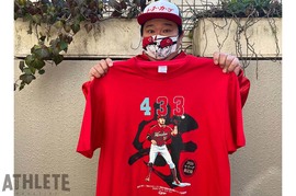 我善導の“週刊”カープTシャツコレクション～54枚目～ <br />球界屈指の名二塁手！脅威の守備範囲でチームを救う男の『偉業』を称える1枚