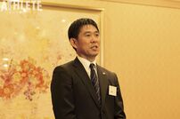 <div class="caption">2022年7月1日に広島市内で行われた激励会で、取材に応える森保一監督。</div>