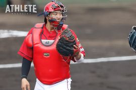 「きっちり捕球して、きっちり投げてアウトにする」カープ捕手・石原貴規の二塁送球に見た可能性。<br />