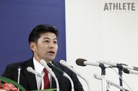 <div class="caption">監督就任会見の様子。のちに、球団史上初の『三連覇』へチームを導いた</div>
