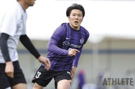 164cmのFWが持つ点取屋としてのポテンシャル。広島のストライカー候補に名乗りを上げることができるか《吉田安孝の紫風堂々》<br />