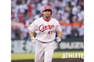 マツダ スタジアムグッズショップの巨大壁画にミスター赤ヘル・山本