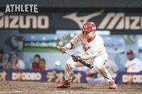 <div class="caption">中軸につなげるだけでなく、自ら安打を打つ理想の2番として機能した東出輝裕。交流戦2位の打率(.395)をマークした。</div>
