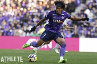 湘南戦から攻撃にシフトチェンジ、柴崎晃誠はつなぐサッカーで再浮上を