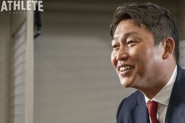 【カープ 新井貴浩監督の“全力”所信表明】新たにチームに加わった“4名の首脳陣”。監督として、新コーチに期待すること