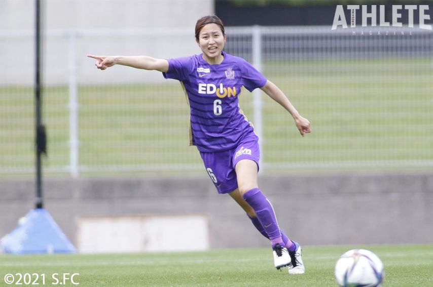 指示を待つだけではダメ。中学1年での苦い経験が確立したプレースタイル。レジーナの守備陣をまとめる左山桃子【INTERVIEW】<br />