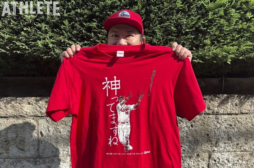 我善導の“週刊”カープTシャツコレクション～86枚目～<br />カープ新監督に就任！2016年の新井貴浩劇的サヨナラアーチを祝った1枚