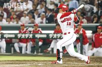 <div class="caption">相次ぐ主力選手の離脱の中、グラウンドに立ち続けた若鯉時代の堂林翔太。交流戦は梵と共に全試合出場を果たした。</div>