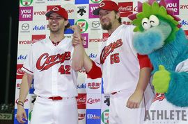 ＜惜別カープ戦士＞最強助っ人左腕・K.ジョンソンが来日2年目の2016年に紡いだメッセージ【SELECT INTERVIEW】<br />