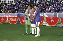 <div class="caption">2022年JリーグYBCルヴァンカップ決勝でも、大迫（写真左）、満田（中央）、川村（右）はそろってスタメンに名を連ねた。</div>